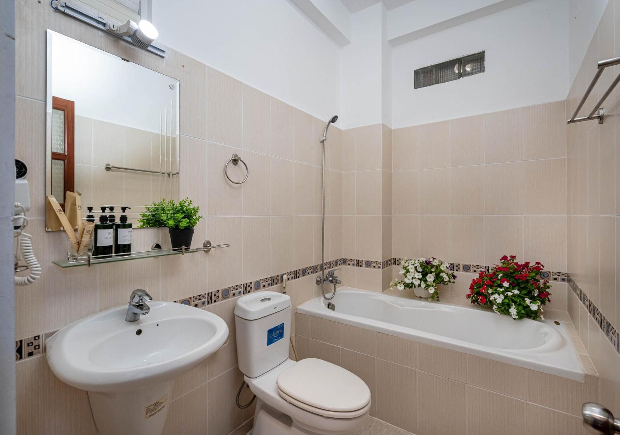 Ở trọ Holo Le Thanh Ton Saigon Serviced *